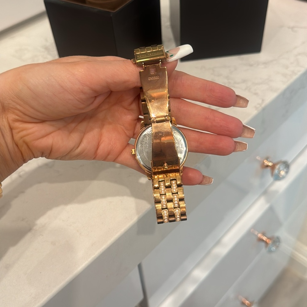 Michael Kors Rose Gold Watch Great Condition! - Picture 4 of 5